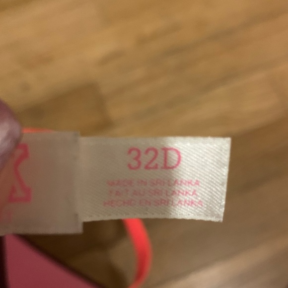 Pink bra - Picture 3 of 3